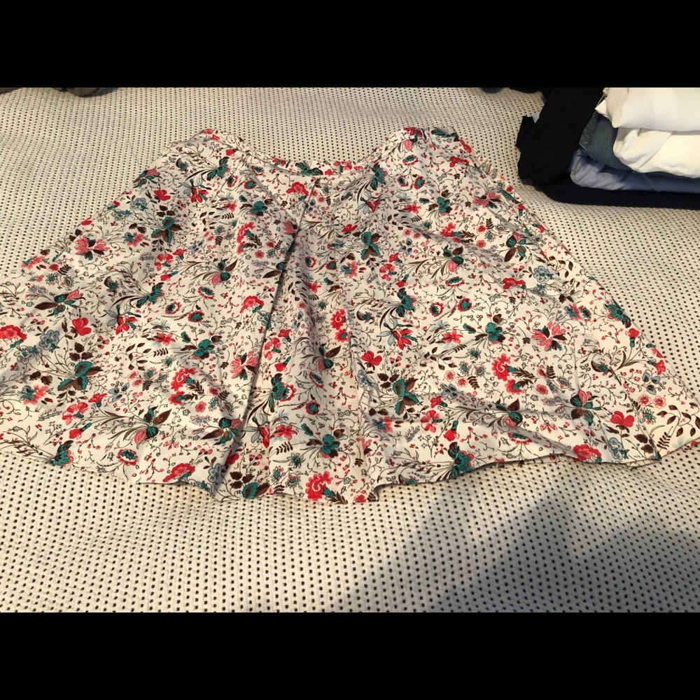 Gap skirt